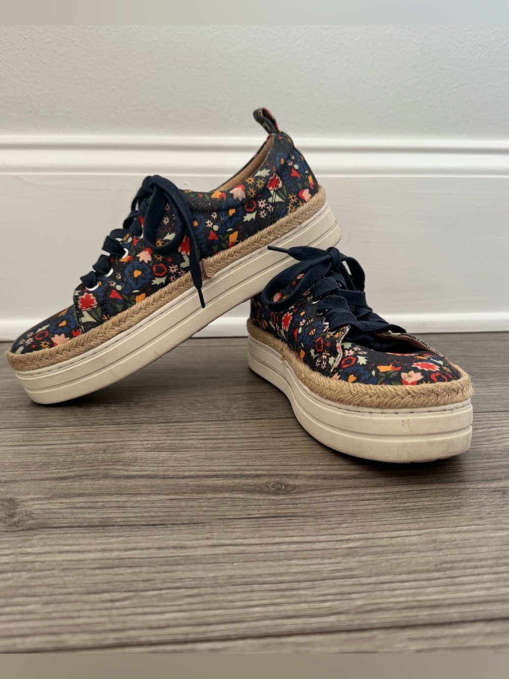Jack Rogers Mia Floral Platform Midnight Sneakers size 6M
